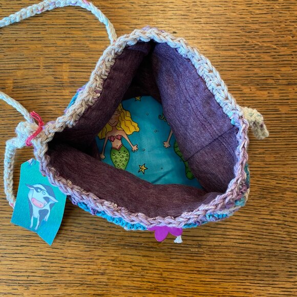 Handmade crochet cross-body bag striped cinch closure - Picture 4 of 7